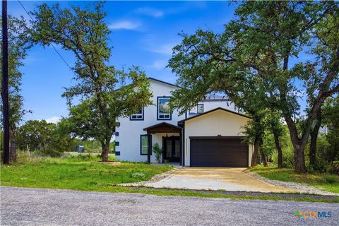 Photo of 131 Friendlywood Drive, Canyon Lake, TX 78133 (MLS # 612254)