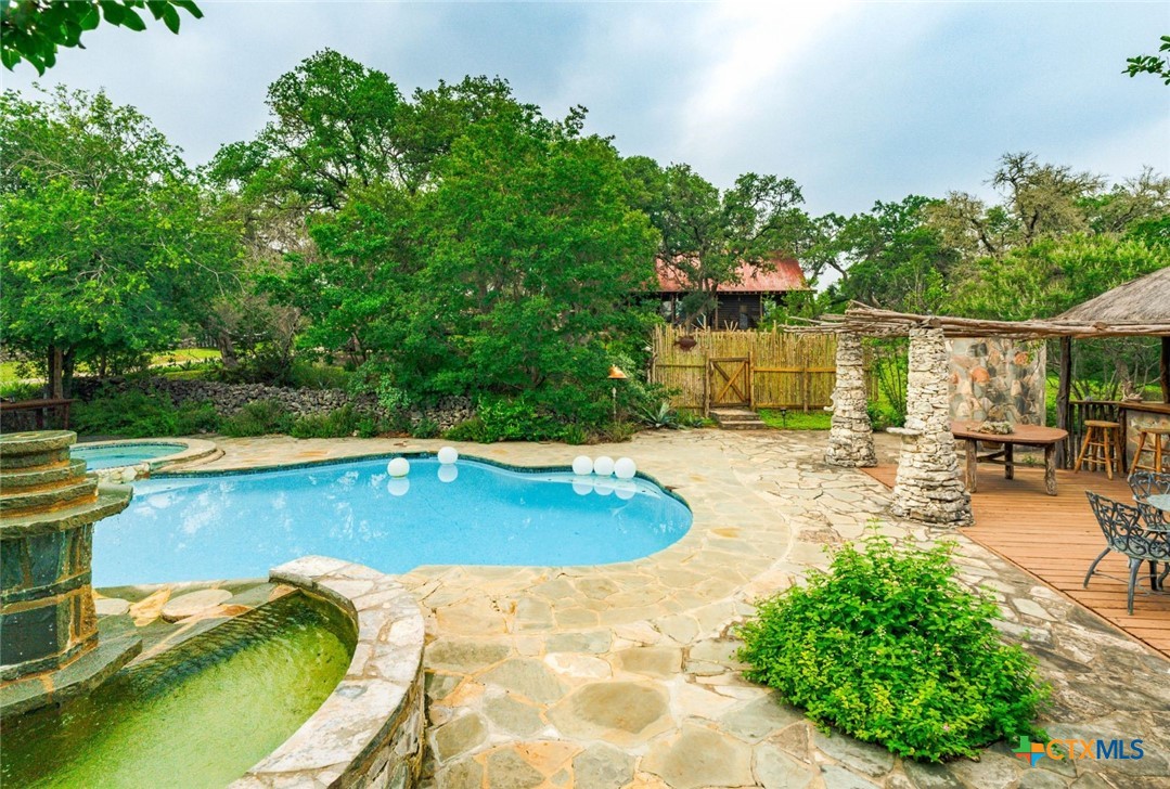 1218 Oakwood Loop