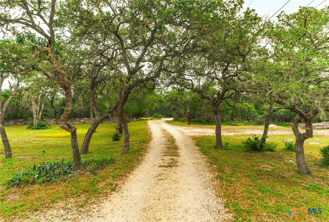1218 Oakwood Loop