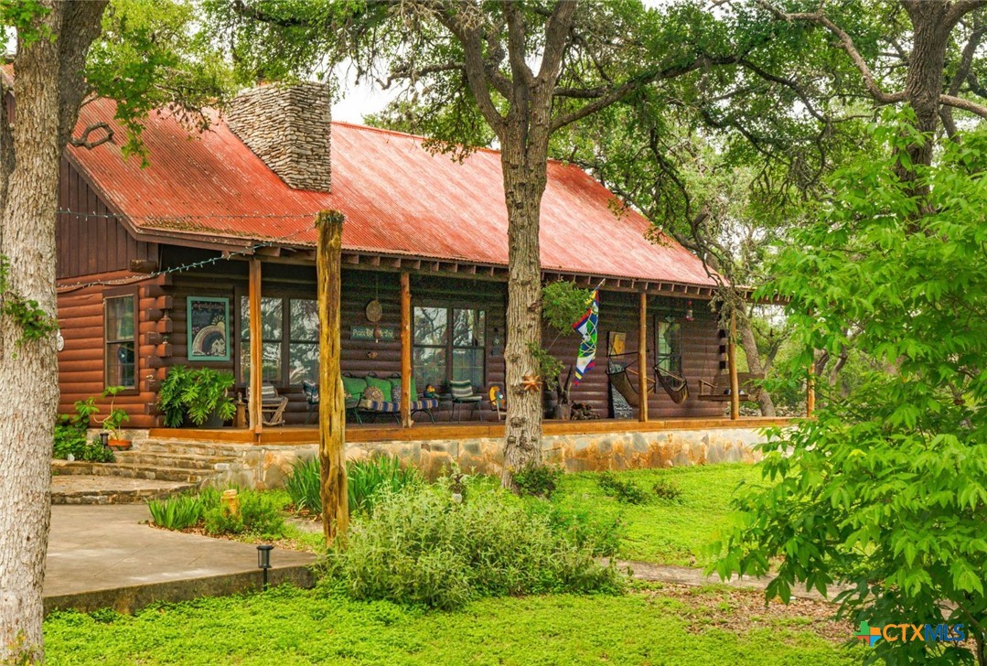 1218 Oakwood Loop