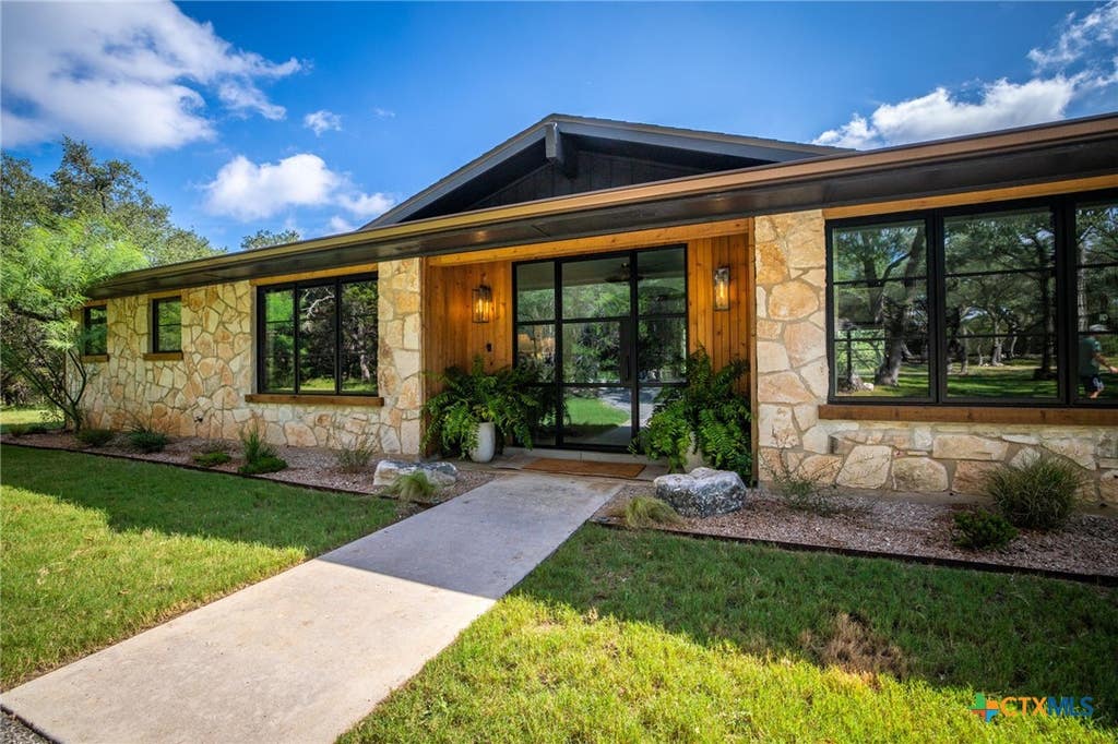 Photo of 138 Hill Haven Drive, New Braunfels, TX 78132 (MLS # 622612)