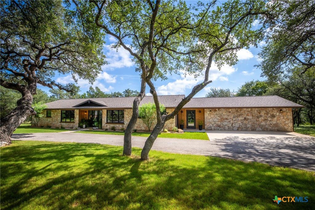 Photo of 138 Hill Haven Drive, New Braunfels, TX 78132 (MLS # 622612)