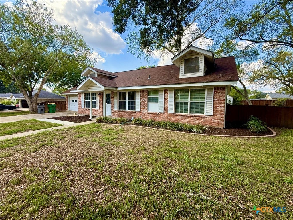 Photo of 306 Angus Street, Victoria, TX 77904 (MLS # 627087)