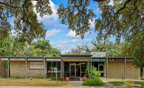 Photo of 705 W Hopkins Street, San Marcos, TX 78666 (MLS # 585718)