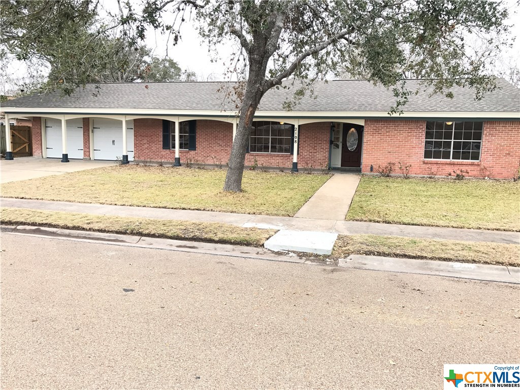 Photo 1 of 30 — 2108 E Loma Vista, Victoria, TX 77901