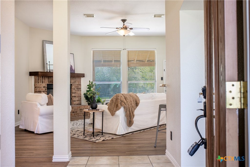 Photo of 213 Deerslayer DR, Seguin, TX 78155 (MLS # 626584)