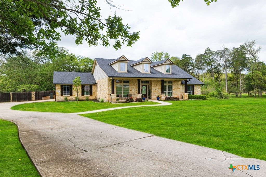 Photo of 142 Carriage Court, Bastrop, TX 78602 (MLS # 610989)