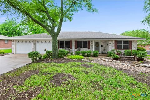 Photo of 302 E Upshaw Avenue, Temple, TX 76501 (MLS # 613159)