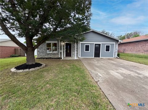 Photo of 203 W Hogan Drive, Copperas Cove, TX 76522 (MLS # 612386)