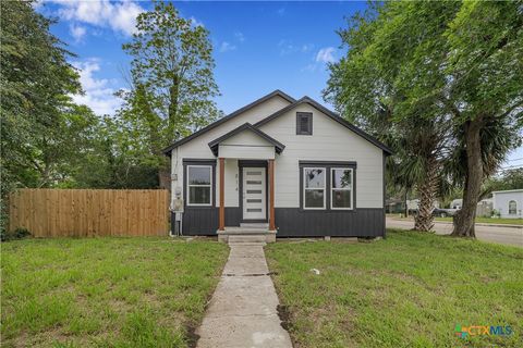 Photo of 814 S Laurent Street, Victoria, TX 77901 (MLS # 612959)