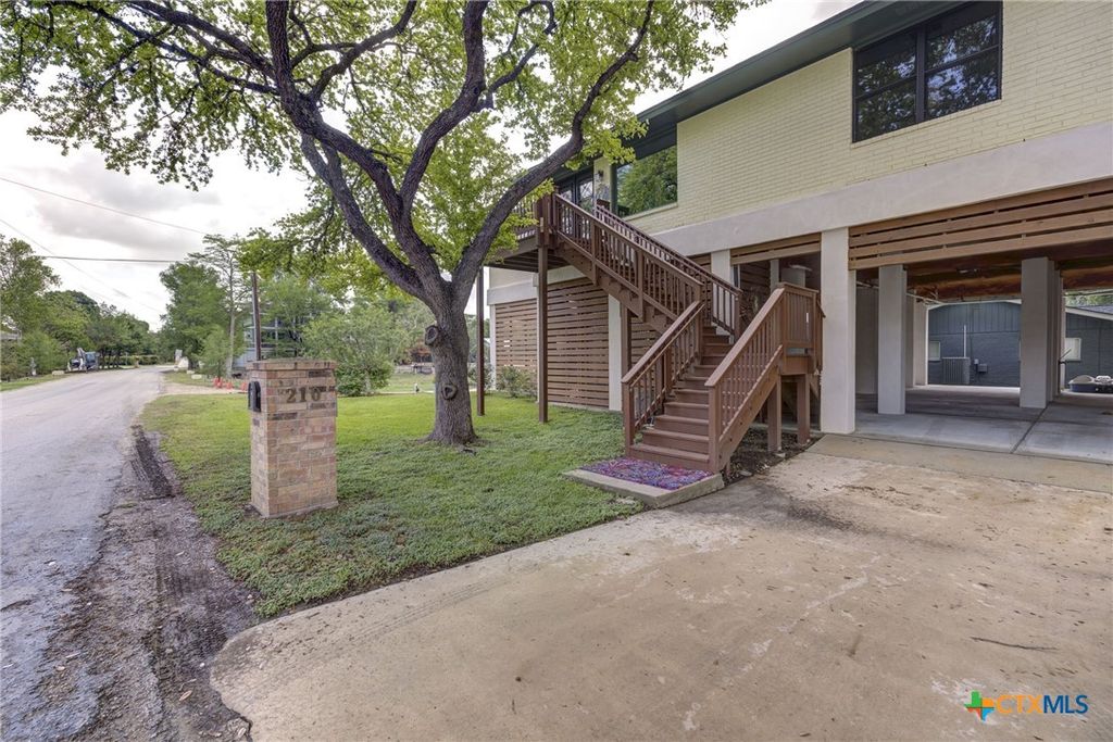 Photo of 210 Royal George Circle Cir, McQueeney, TX 78123 (MLS # 610600)