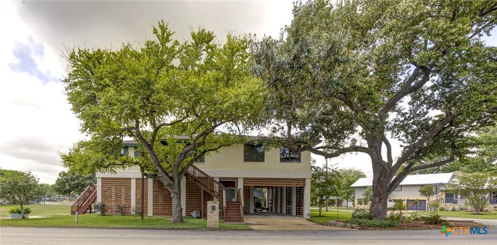 Photo of 210 Royal George Circle Cir, McQueeney, TX 78123 (MLS # 610600)