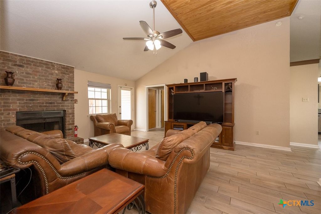 Photo of 236 Robertstown Road, Copperas Cove, TX 76522 (MLS # 610152)