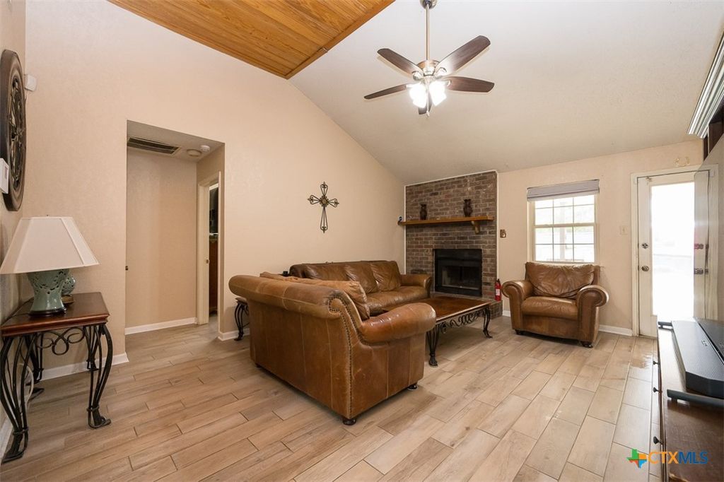 Photo of 236 Robertstown Road, Copperas Cove, TX 76522 (MLS # 610152)