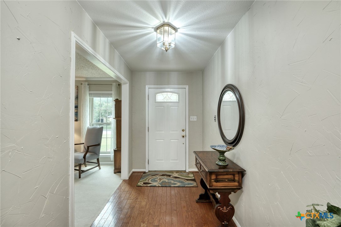 1604 W Creek Loop