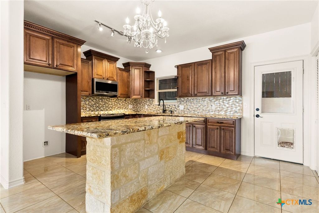 Photo of 237 Wild Oak Drive, Canyon Lake, TX 78133 (MLS # 609453)