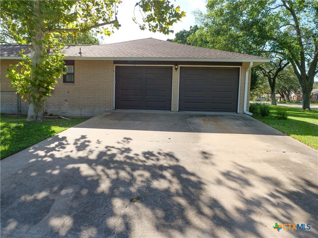 1209 E Morgan