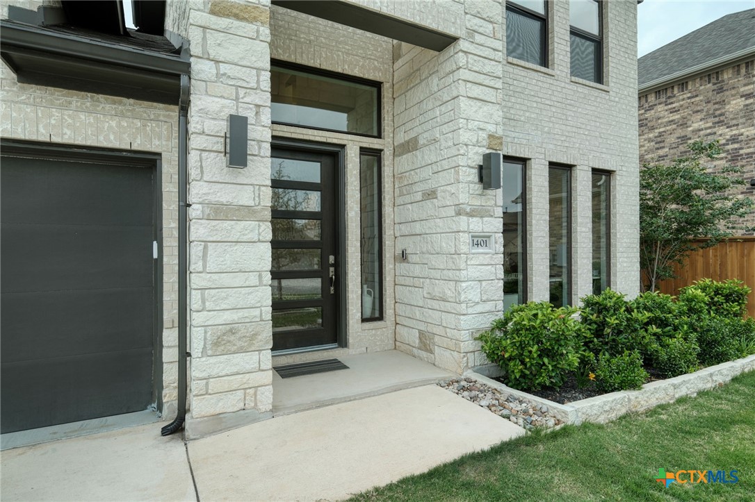 1401 Mulberry Oak Lane