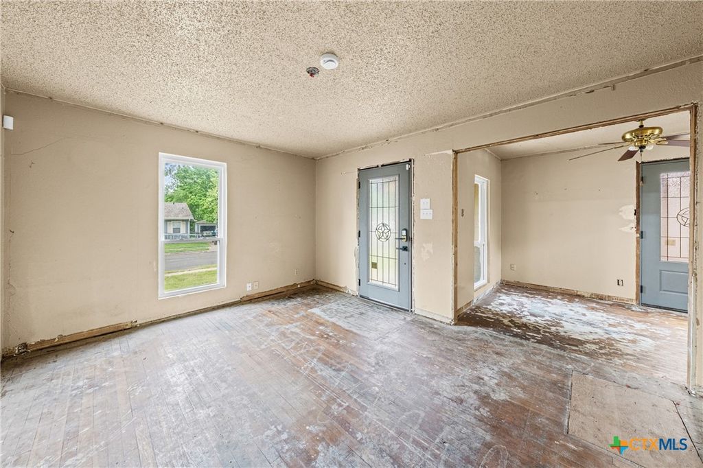 Photo of 605 Duncan Avenue, Killeen, TX 76541 (MLS # 610543)