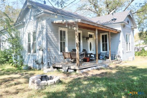 A home in Hallettsville