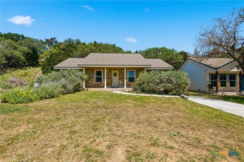 Photo of 1427 Bonnyview Dr, Canyon Lake, TX 78133 (MLS # 613595)