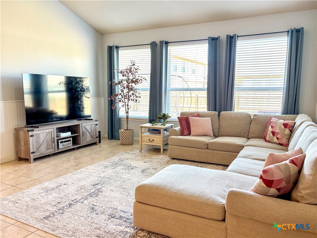 477 Centinela Street