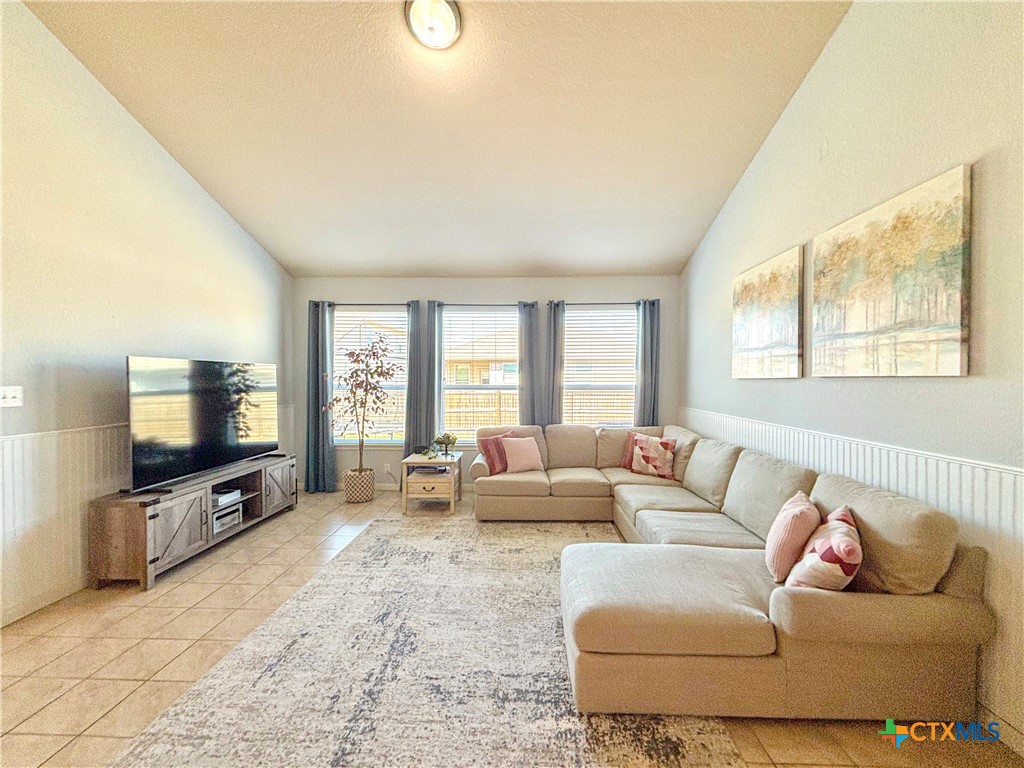 477 Centinela Street