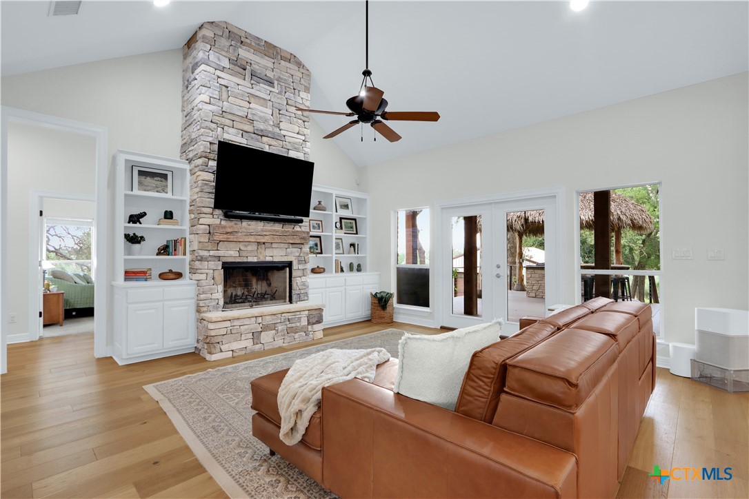 548 Winding View