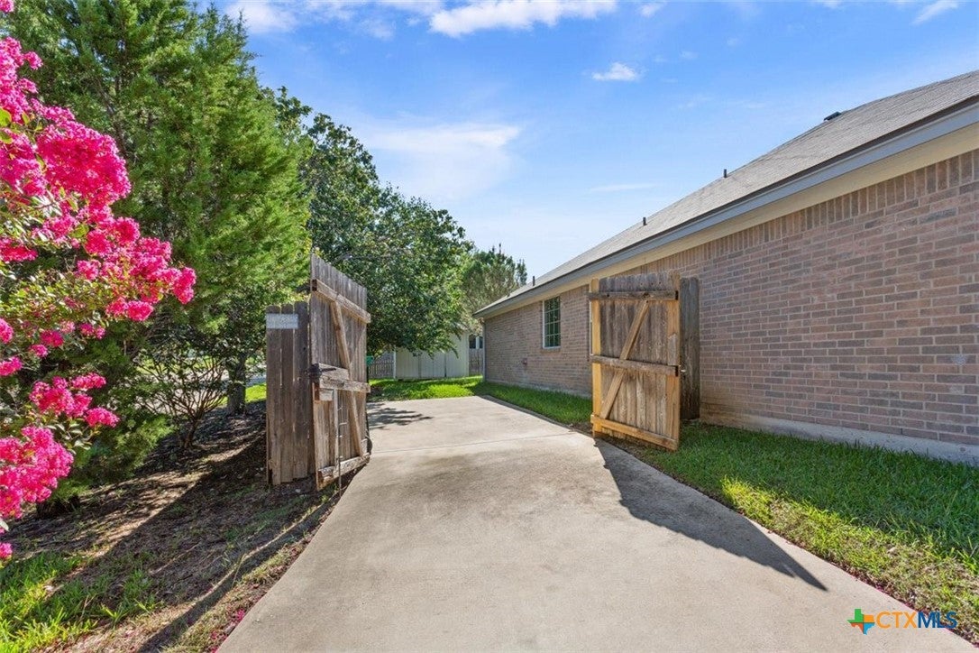2001 Stonehenge Drive