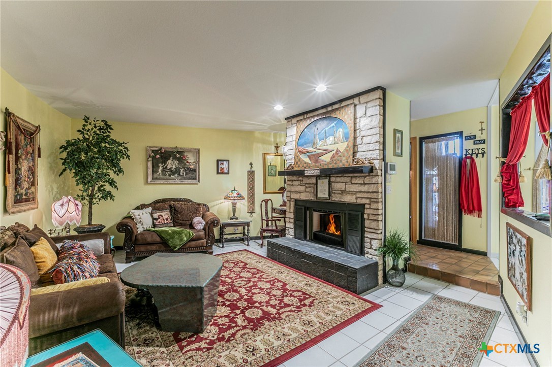 2806 Creek Side Drive