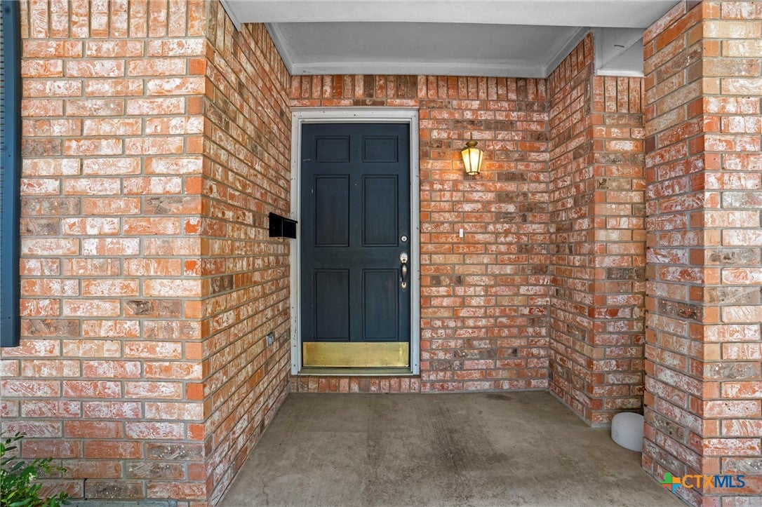 3311 Whispering Oaks
