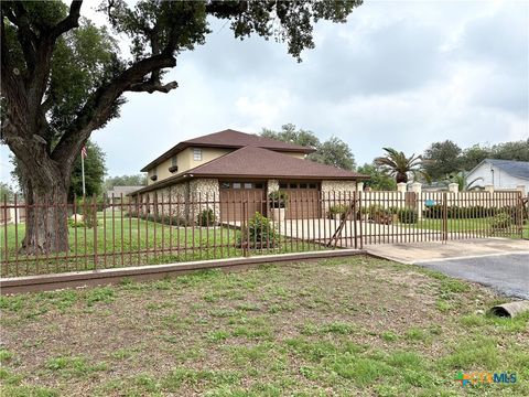 Photo of 313 N Church, Goliad, TX 77963 (MLS # 611208)