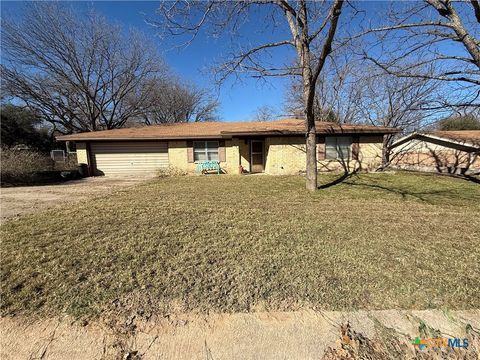 Photo of 1209 W Avenue A, Lampasas, TX 76550 (MLS # 602440)