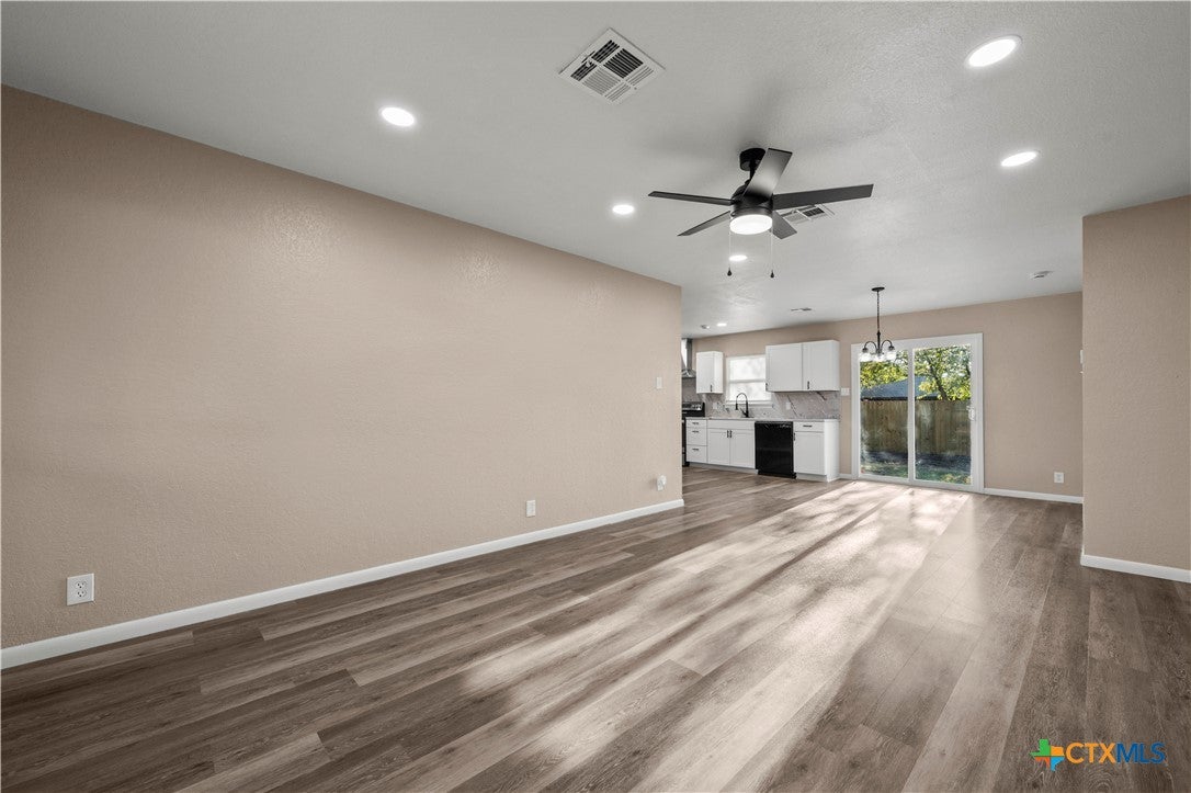 1128 Lindsey Circle