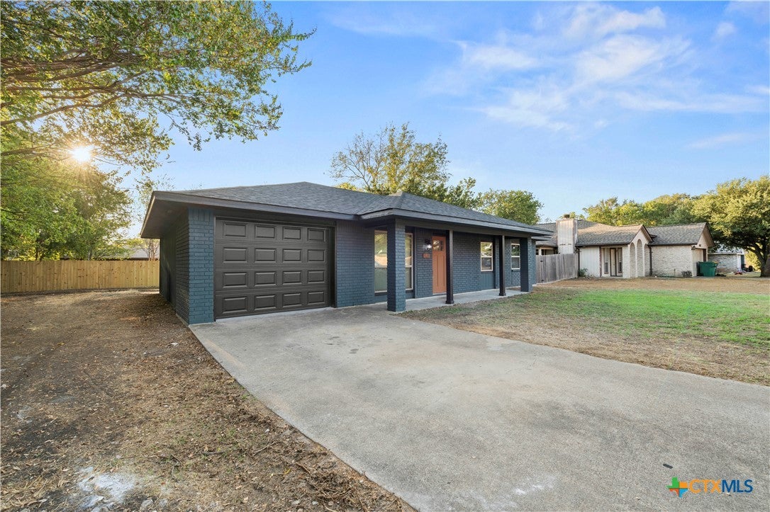 1128 Lindsey Circle