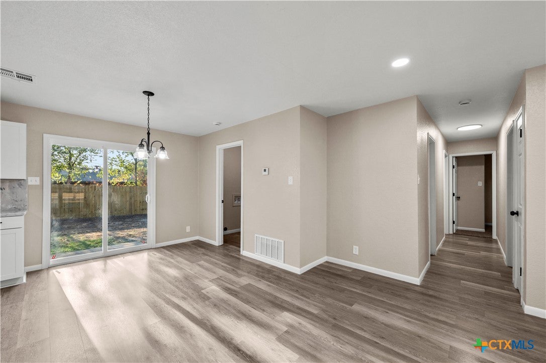 1128 Lindsey Circle