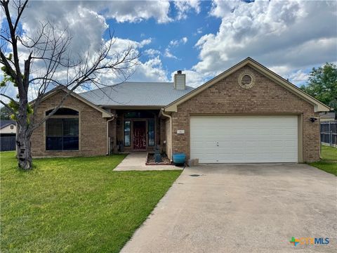 Photo of 10 Westridge Place, Lampasas, TX 76550 (MLS # 613660)