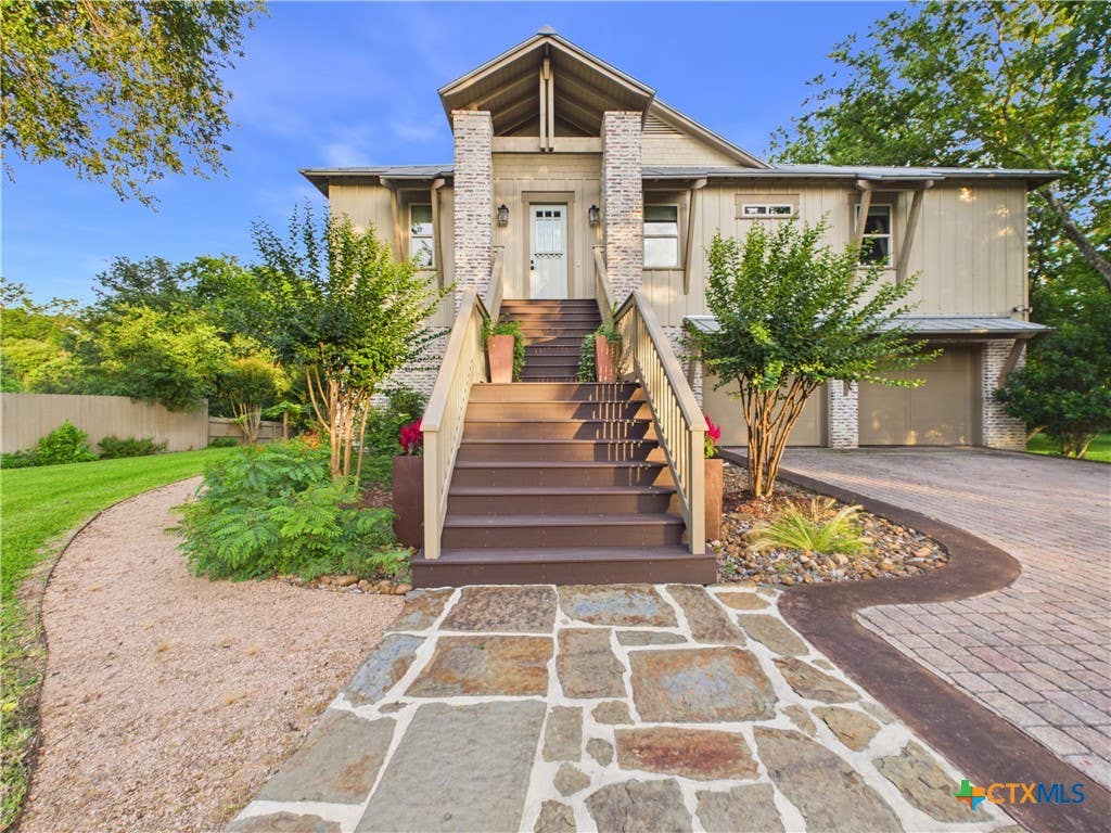 Photo of 1238 Sleepy Hollow Lane, New Braunfels, TX 78130 (MLS # 614252)