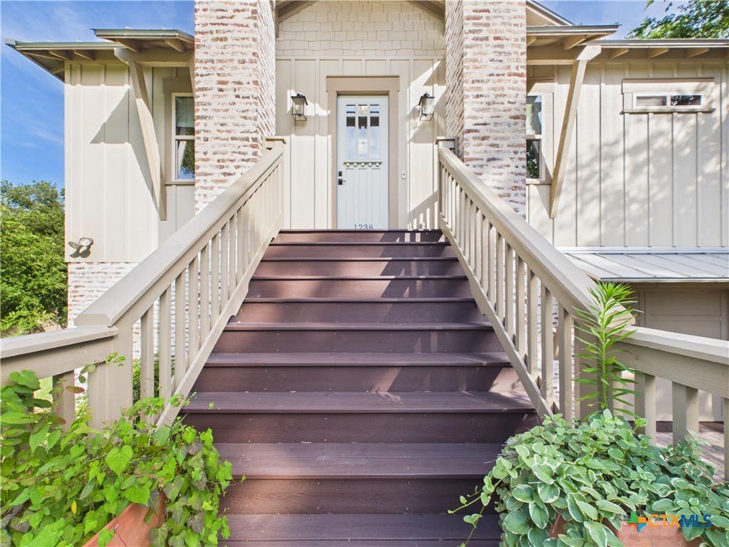 Photo of 1238 Sleepy Hollow Lane, New Braunfels, TX 78130 (MLS # 614252)