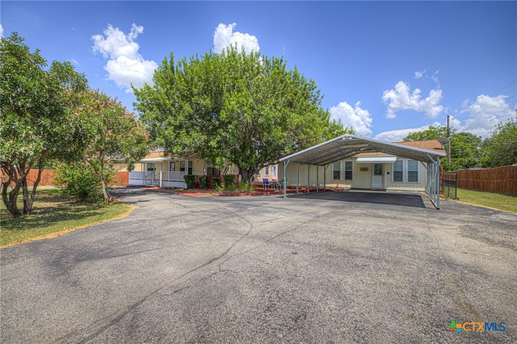 Photo of 580 E Zipp Road, New Braunfels, TX 78130 (MLS # 624244)