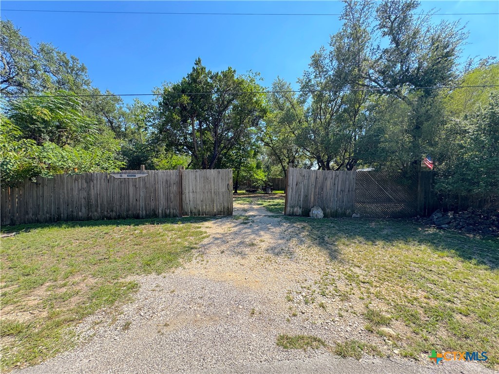 337 & 329 Dreamland Drive