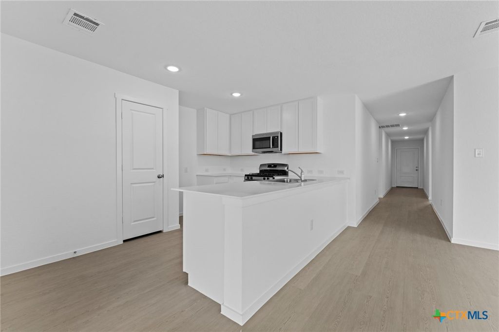 Photo of 720 Horsetail Lane, New Braunfels, TX 78132 (MLS # 610902)