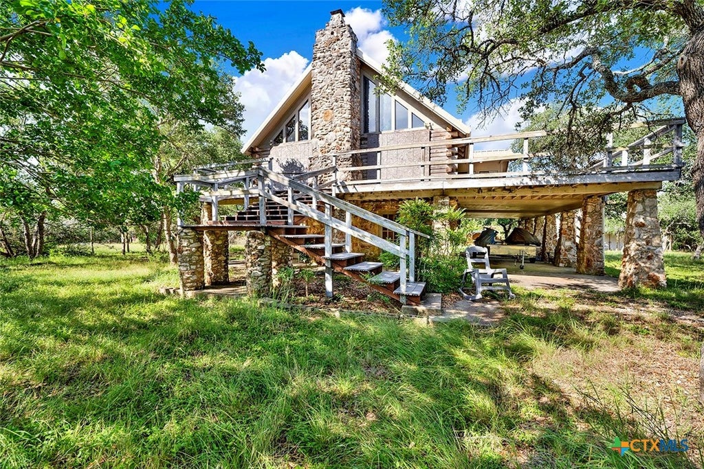 Photo of 8015 Ozark Drive, San Marcos, TX 78666 (MLS # 616773)