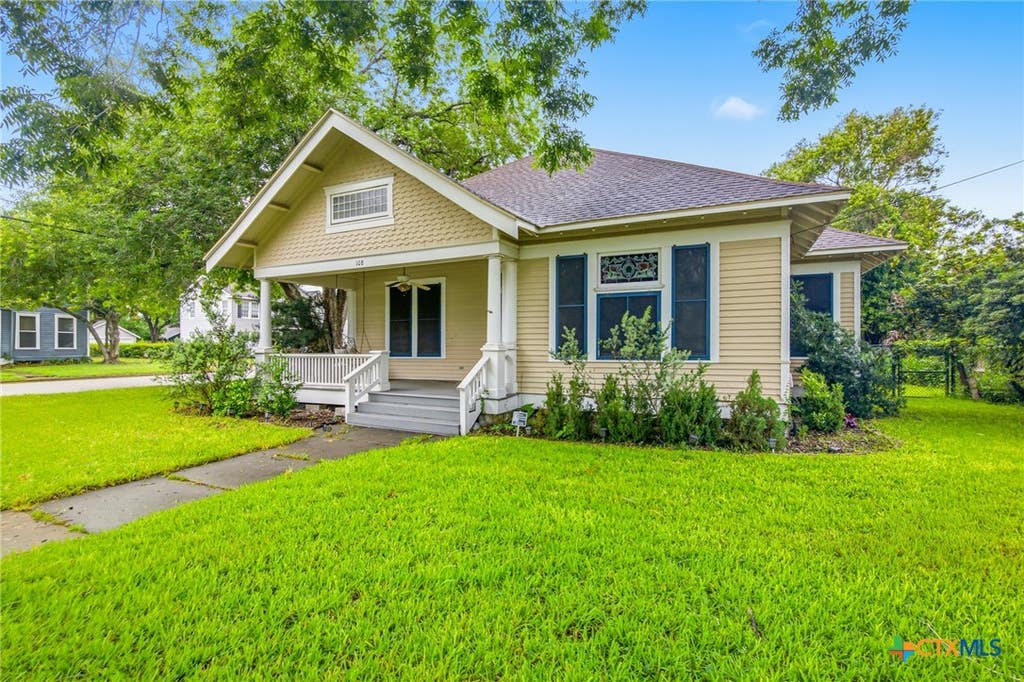 Photo of 108 W San Antonio Street, Victoria, TX 77901 (MLS # 616746)