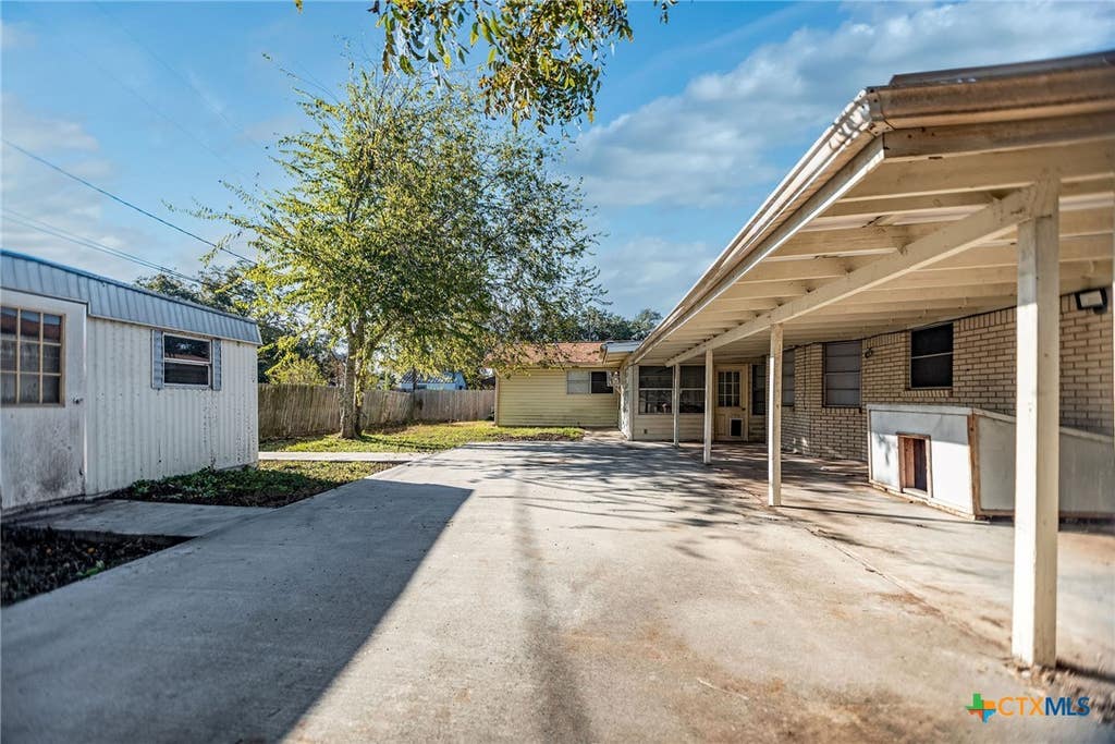 Photo of 1106 Brookhollow Drive, Port Lavaca, TX 77979 (MLS # 622441)