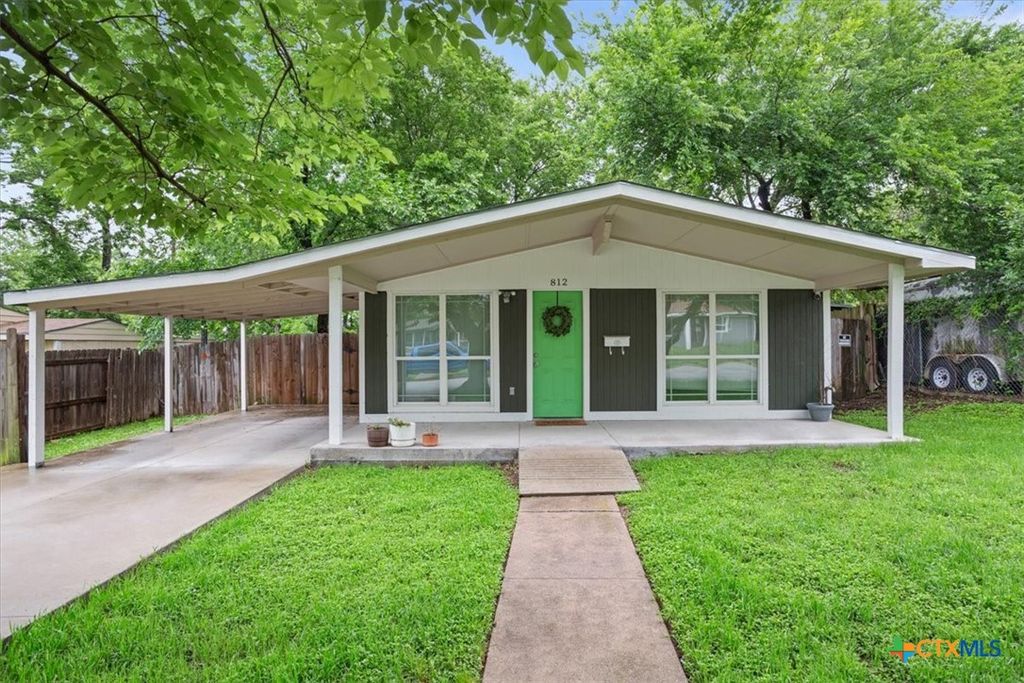 Photo of 812 Evergreen Drive, Killeen, TX 76541 (MLS # 610694)