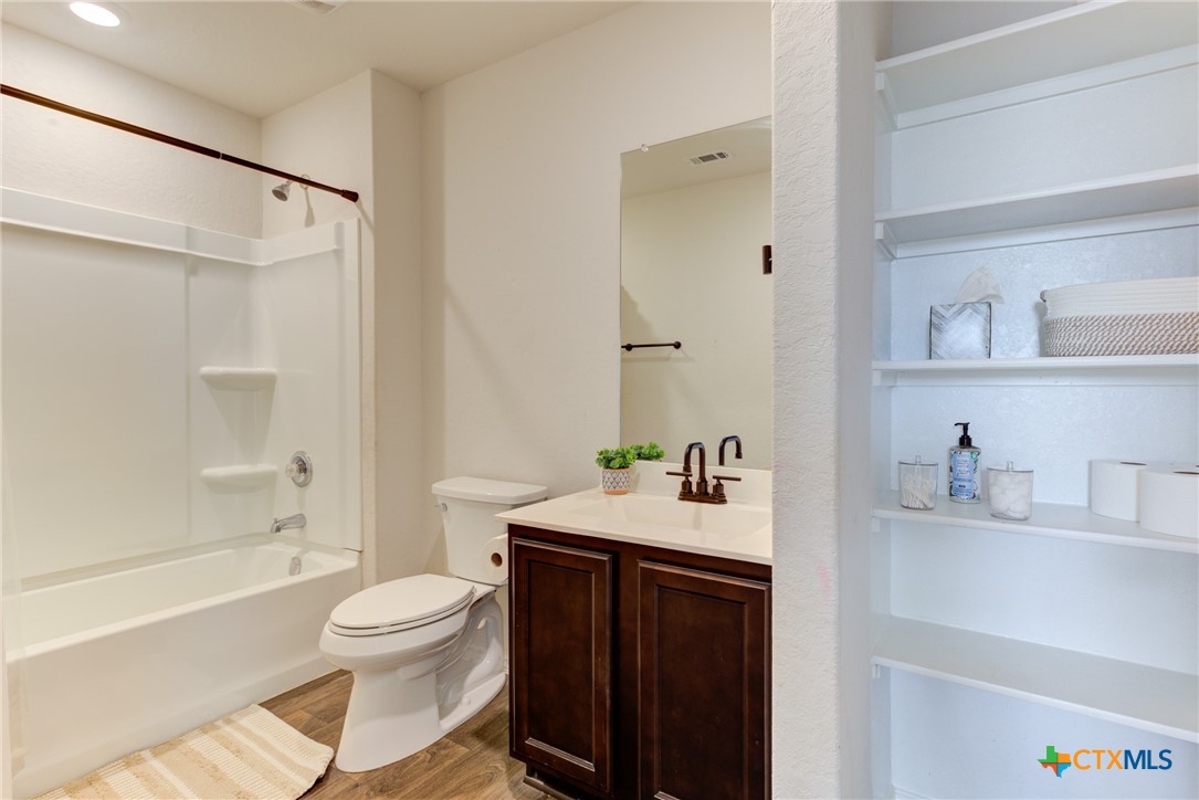 San Marcos, Texas 78666, United States, 4 Bedrooms Bedrooms, ,3 BathroomsBathrooms,Residential,Pending,53955