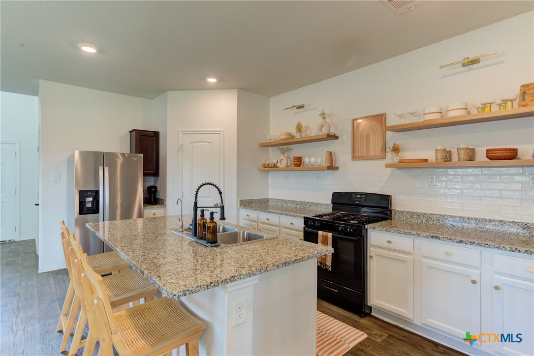 San Marcos, Texas 78666, United States, 4 Bedrooms Bedrooms, ,3 BathroomsBathrooms,Residential,Pending,53955