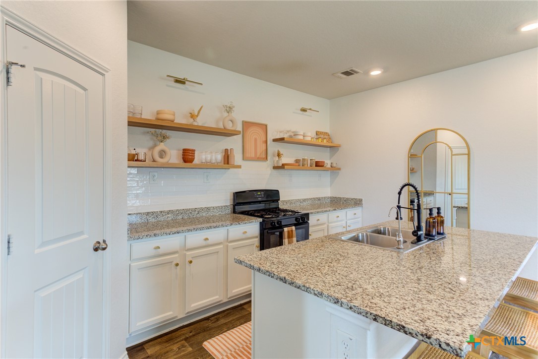 San Marcos, Texas 78666, United States, 4 Bedrooms Bedrooms, ,3 BathroomsBathrooms,Residential,Pending,53955