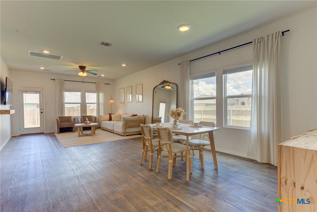 San Marcos, Texas 78666, United States, 4 Bedrooms Bedrooms, ,3 BathroomsBathrooms,Residential,Pending,53955